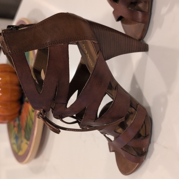 Franco Sarto Women's Gladiator Style Brown Shoes. Size 8.5 - Picture 5 of 14